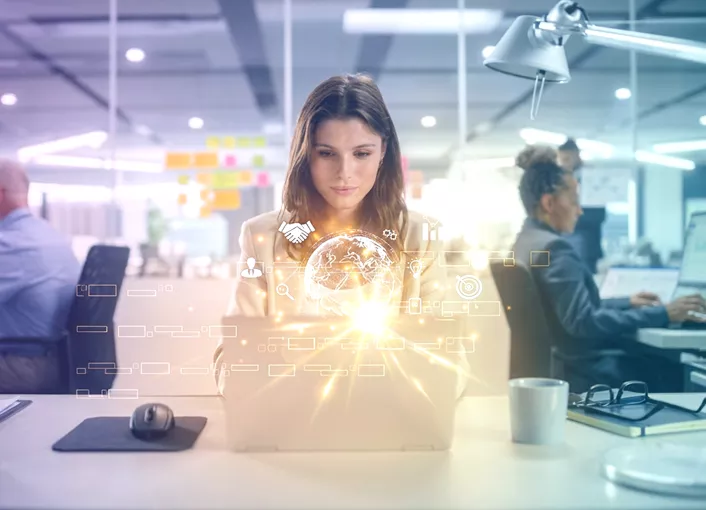Equipo trabajando con inteligencia artificial generativa y agentes inteligentes