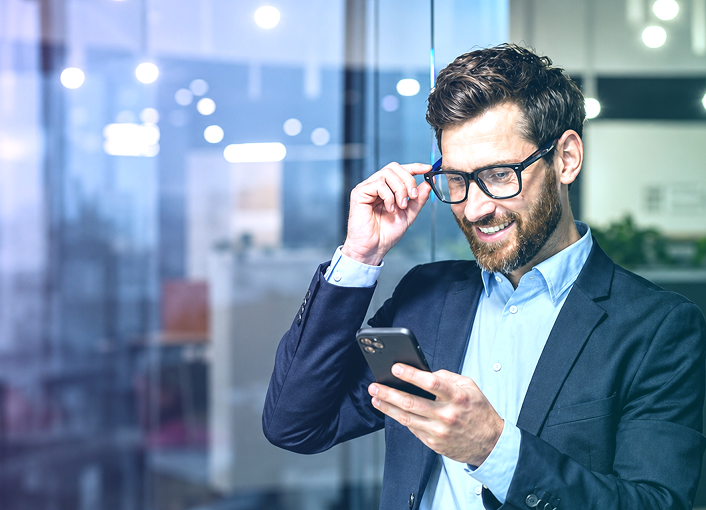 Usuario accediendo a un ecosistema de servicios desde una Super App